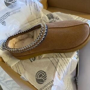 Brand New Tasman Uggs
New in box
Women’s size 8